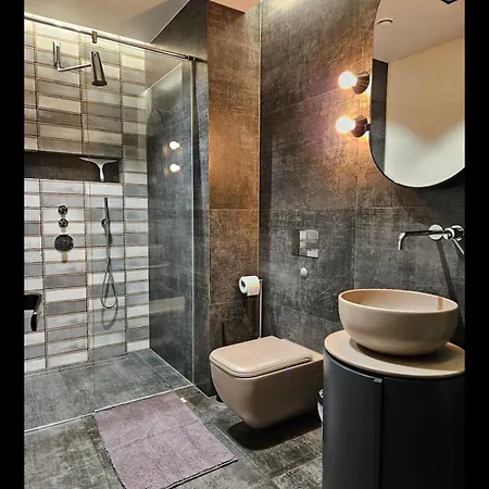 Happy Vip Lounge, Self Check-in, Parking *