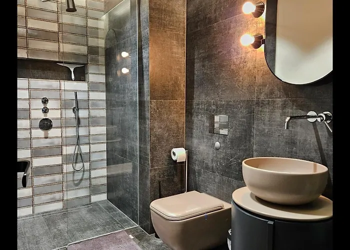 Happy Vip Lounge, Self Check-in, Parking *