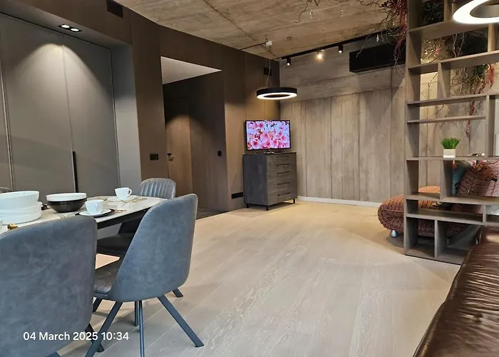 Happy Vip Lounge, Self Check-in, Parking アパート